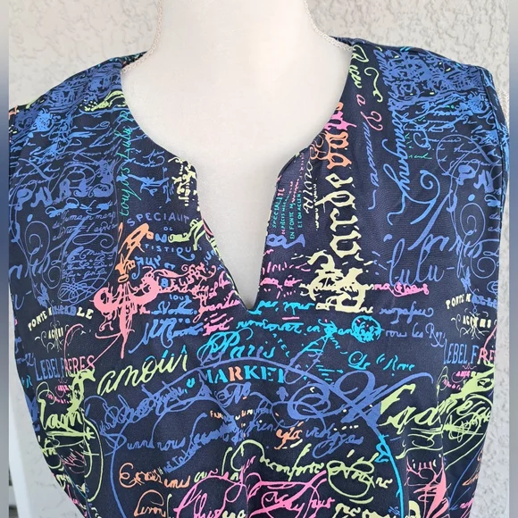 Anthony's Resort Wear Chic Multicolor Script Women's Blouse - Picture 5 of 8